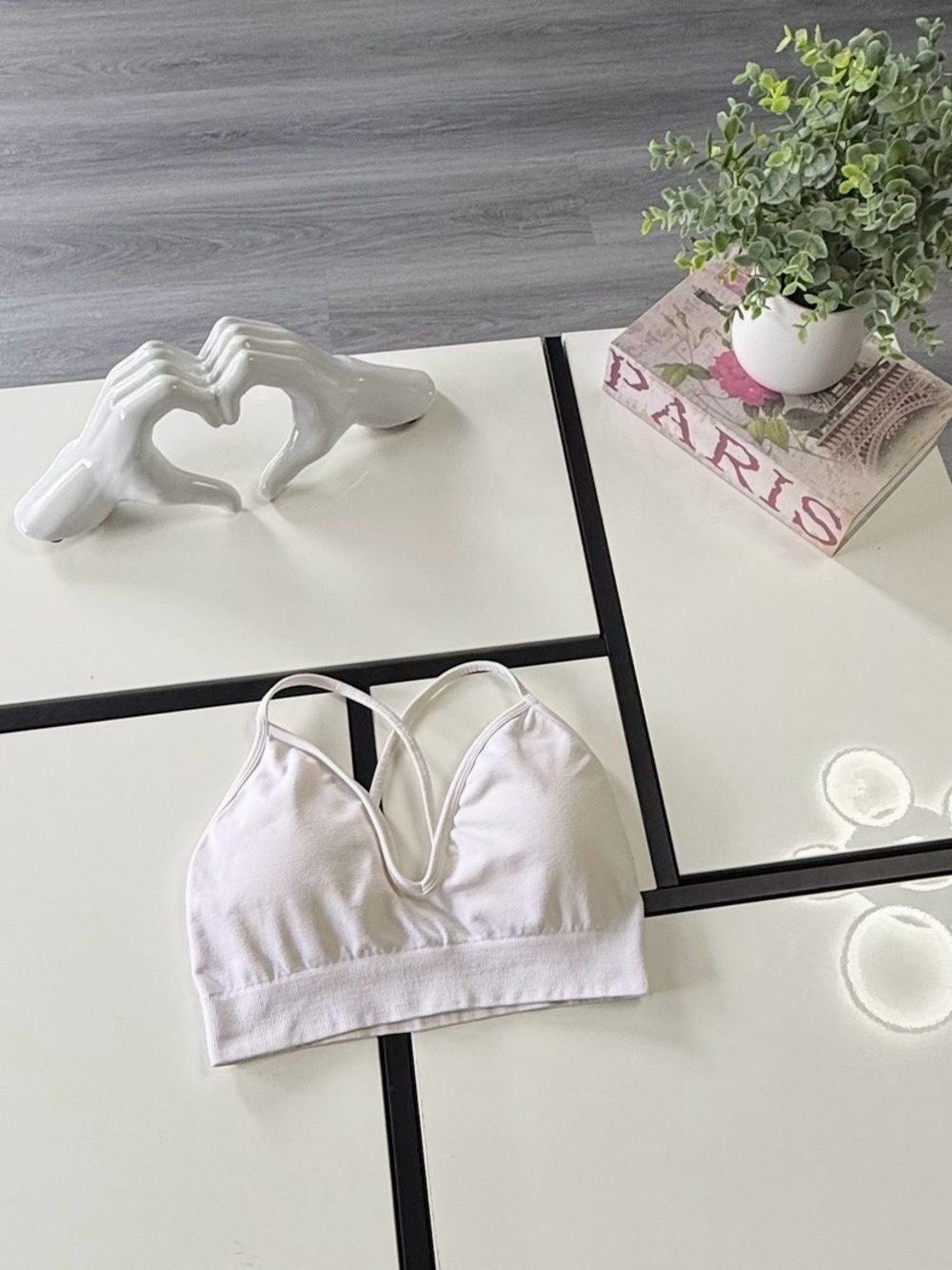 Buffbunny Collection White Seamless Ribbed Sports Bra - Size Medium